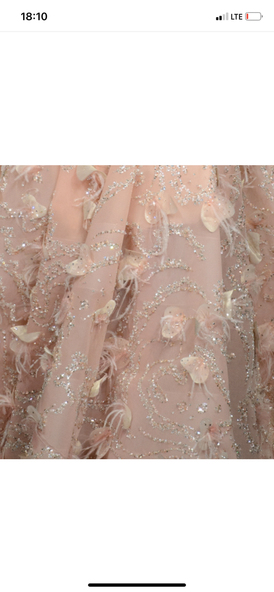 Однажды я очень сильно  нервничала из-за каких-то дел, не помню уже из-за чего, но помню, что ушла в негатив сильно и надолго. Я пыталась успокоиться и вспоминала подобные случаи, когда мои переживания оказались напрасными, ничего не стоящими. Я взяла ежедневник и написала себе письмо. Я перечислила все подобные ситуации, где волнения не воплотились в жизнь, я вспоминала каждую мелочь, где зря нервничала, я писала себе что это состояние не продлится долго, что мне снова захочется жить полноценной жизнью, что сейчас надо перетерпеть, что это пройдет и станет легче, что я бывала в таких же ситуациях сотни раз и выходила из них. Это письмо я перечитываю в сложные моменты жизни.