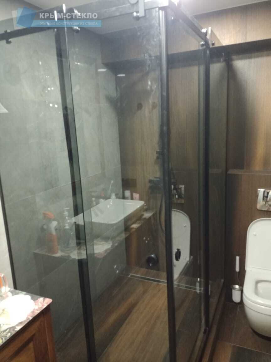 Стеклянная душевая кабина от Крым Стекло