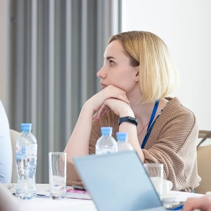 Ну хоть  платье по Москве выгуляла