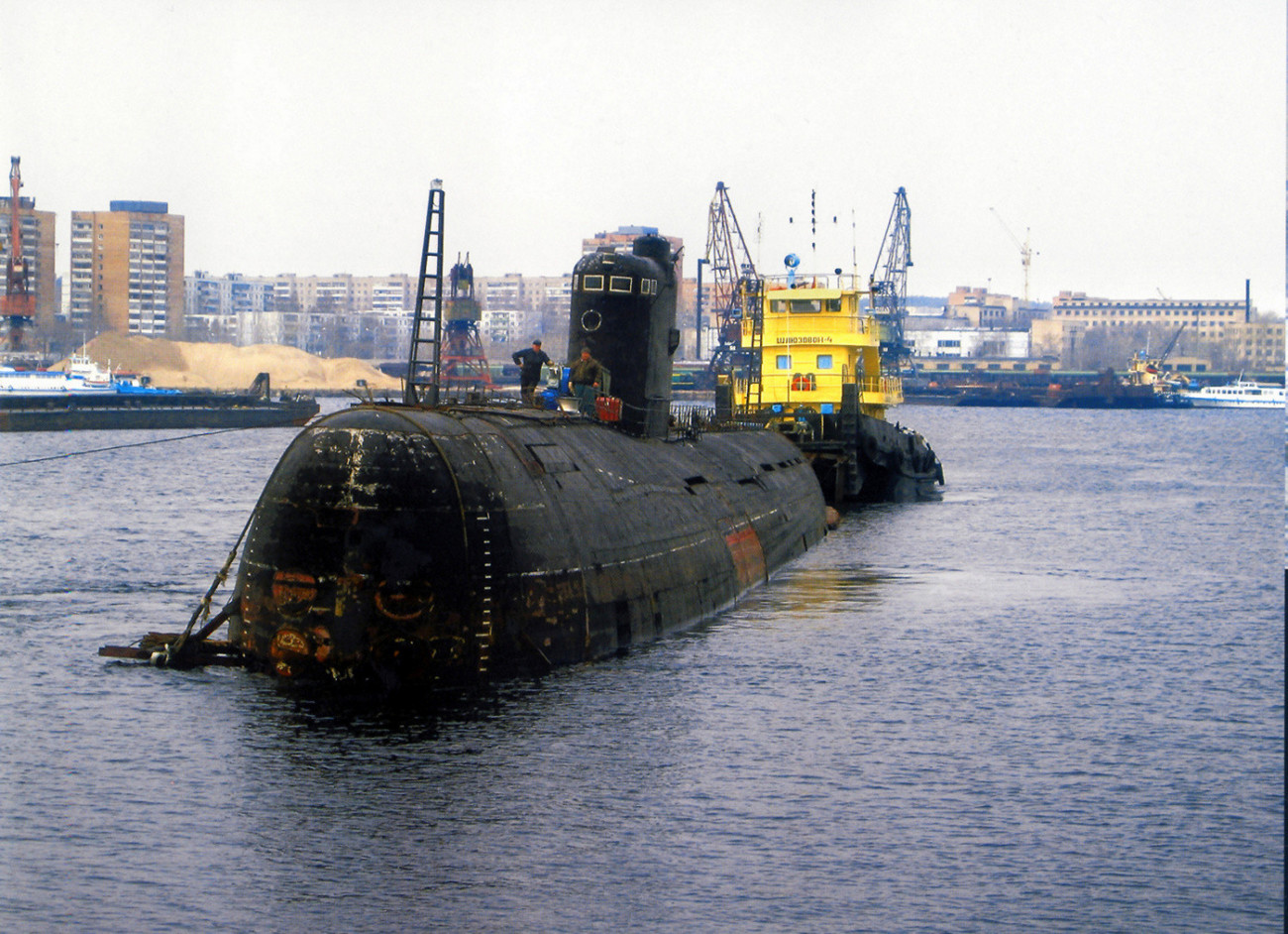 Как 2000 тонная подлодка высотой с пятиэтажку оказалась в Тольятти?1