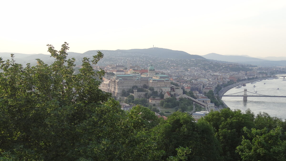 Вид с горы Геллерт на будайскую крепость