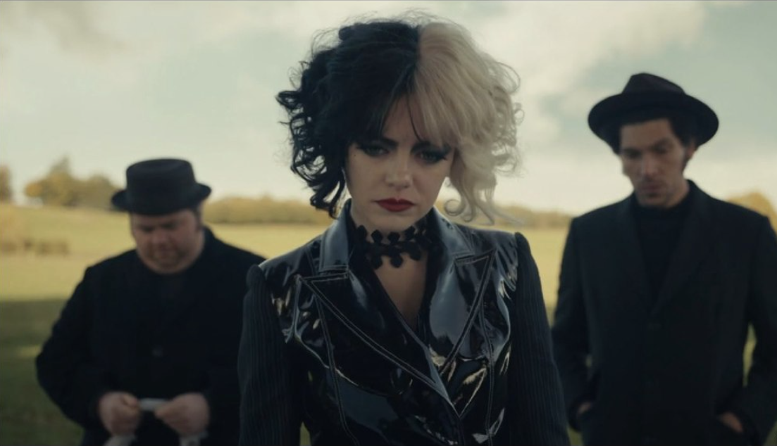 Кадр из фильма "Круэлла" 2021