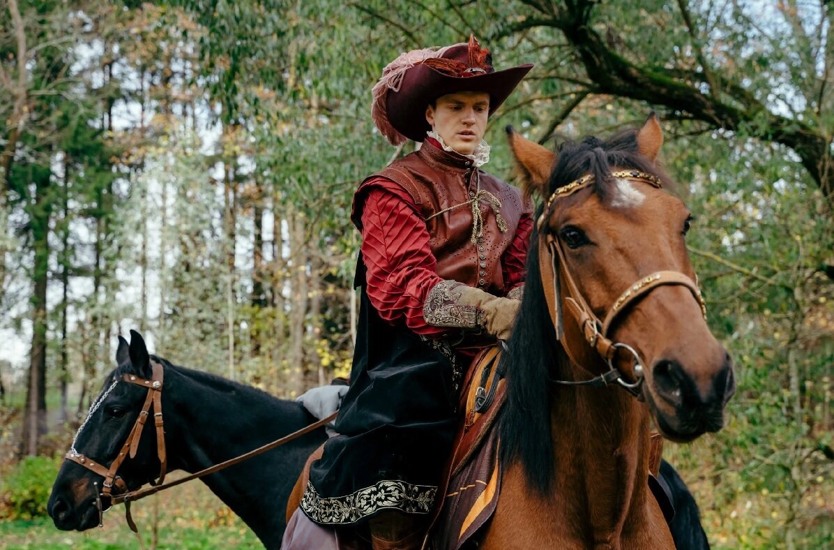 Этерна. Денис Нурулин в роли Ричарда Окделла. Фото: https://fitzroymag.com/cultura/cinema/byt-richardom-okdellom/