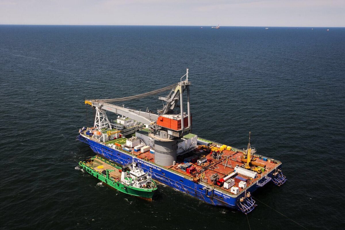 Крановое судно "ТИТАН-2", на котором я работал в девяностых.