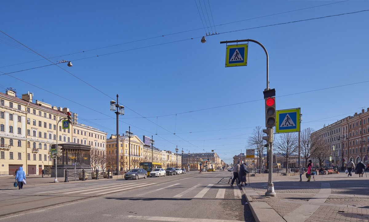 Сейчас павильонов нет. А вот трамвай ходит по-прежнему.