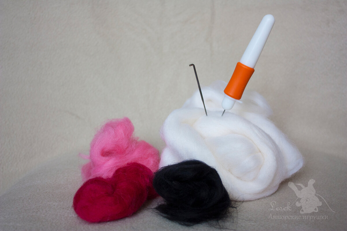 Материалы и инструменты, которые потребуются для валяния манки-нэко