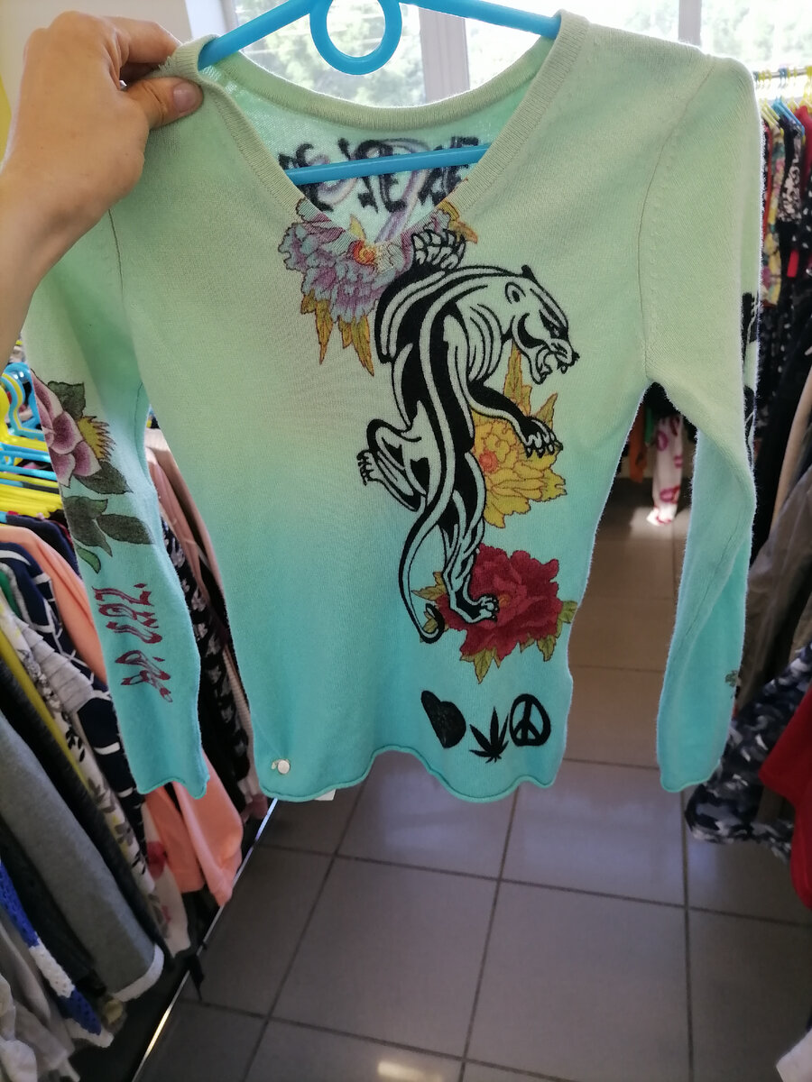 Мягкая приятная к телу кофта, похожая на ангорку, цена со скидкой - 140 рублей. 