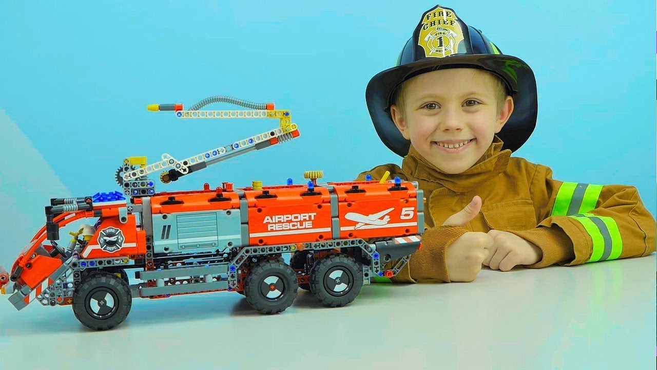 Машинки Лего и Даник Пожарная машина аэропорта Lego Technic 42068