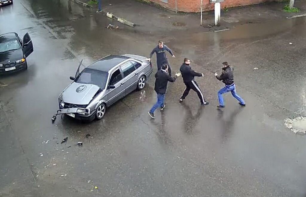 Эта статья не призывает к насилию, все персонажи в ней и события выдуманы аффтором)