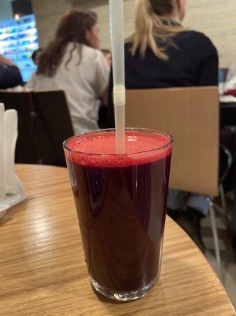 В кафе, где в меню нет свекольного сока мне сделали свекольный сок 🥤
