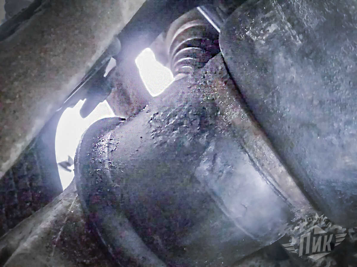 Нужно! Фото песчаных наростов на баллонах X6 точно говорит о необходимости.