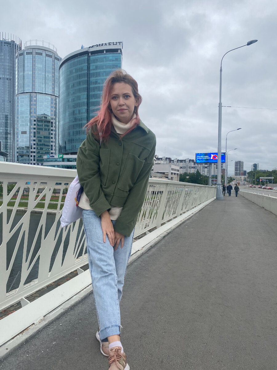 Это я в Екатеринбурге, чтобы вы не забыли, как я выгляжу:) Фото https://zen.yandex.ru/rastem_vmeste