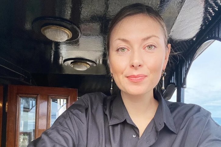     В велосипедках и лонгсливе: Мария Шарапова появилась на публике впервые после родов