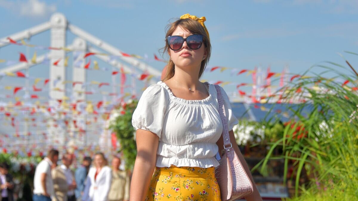    Посетители на гастрономическом фестивале "Вкусы России" в Парке Горького в Москве© РИА Новости / Евгений Биятов