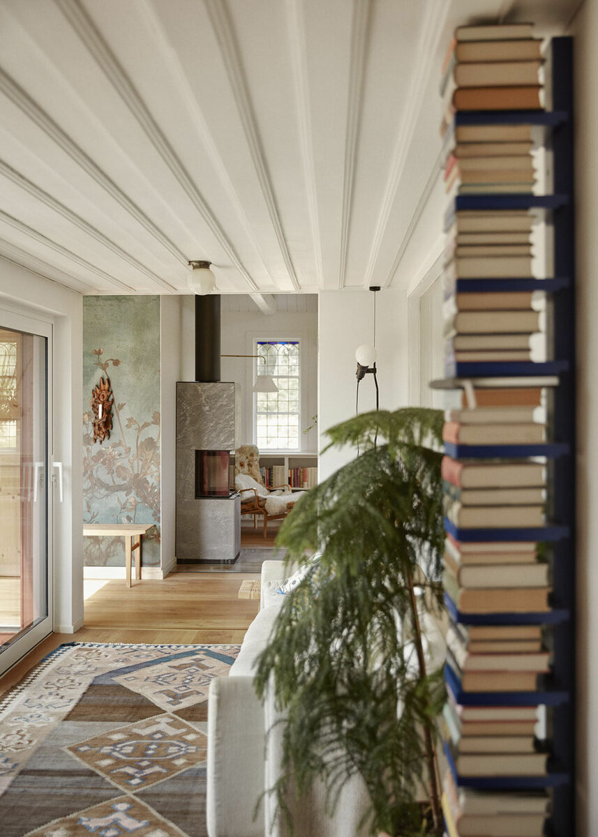 Женщина выкупила старый дом, где когда-то жил её отец, и превратила его ...