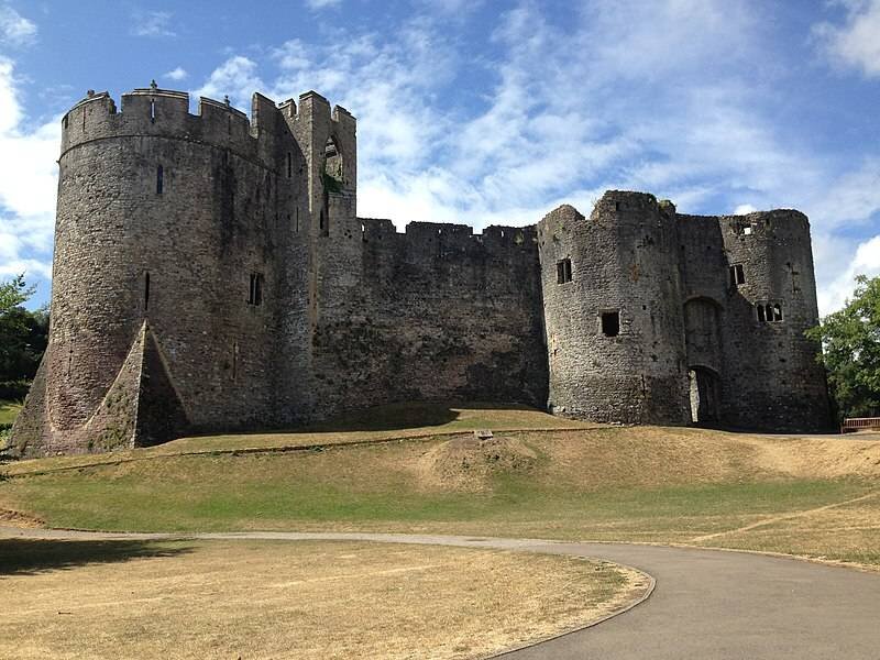 Каменный замок. Каменный замок в Британии Chepstow Castle, Monmouthshire.. Крепость Сира. Красивые донжоны.