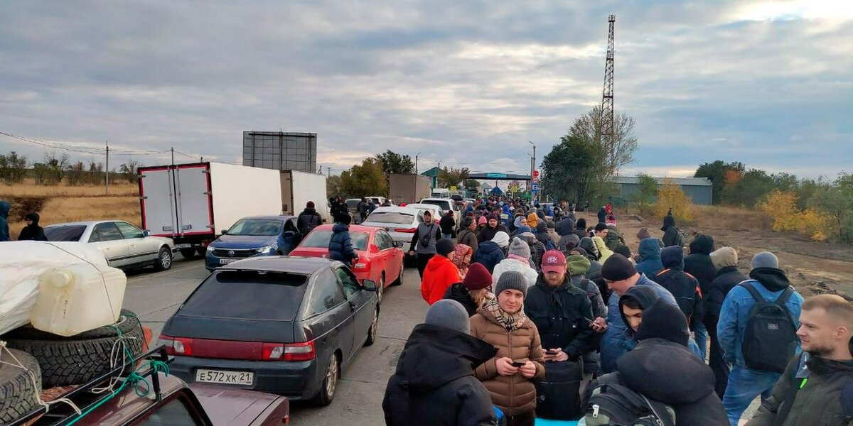 ОЧЕРЕДЬ НА РОССИЙСКО-КАЗАХСКОЙ ГРАНИЦЕ. ФОТО ИЗ TELEGRAM-КАНАЛА "ПОГРАНПЕРЕХОД КУРМАНГАЗЫ"