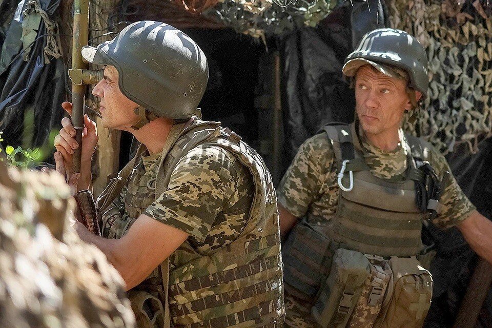     ВСУ стягивают силы к Херсонской области  REUTERS