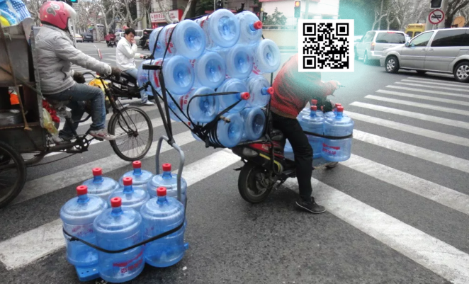 Фотография неизвестного автора с немаркированной водой
