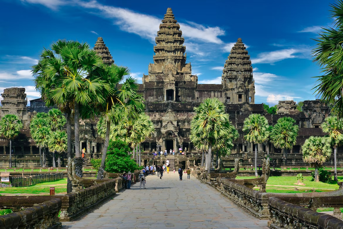 Чем заняться в Камбодже: древние храмы, река Меконг и пляжи Сиамского залива