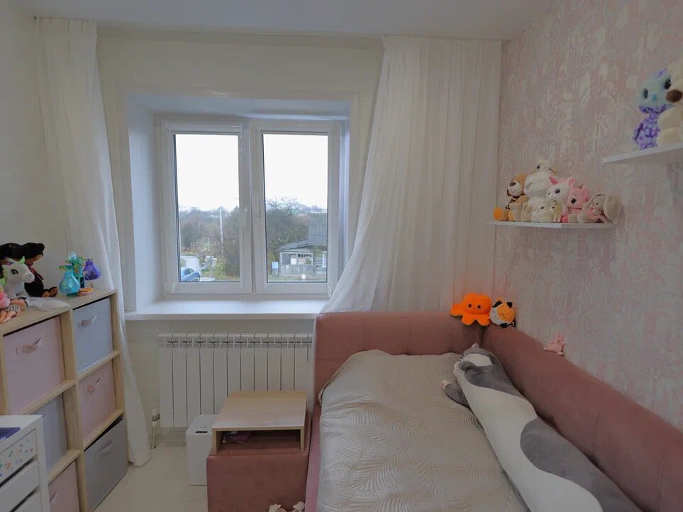 Пространство детской зонировано. На фото чата комнаты для маленькой леди