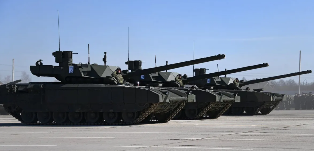 Главное преимущество Т-14 "Армата" в том, что она уже не только задает "танковую моду", но и уже обкатывается в боевых условиях. Фото МО РФ
