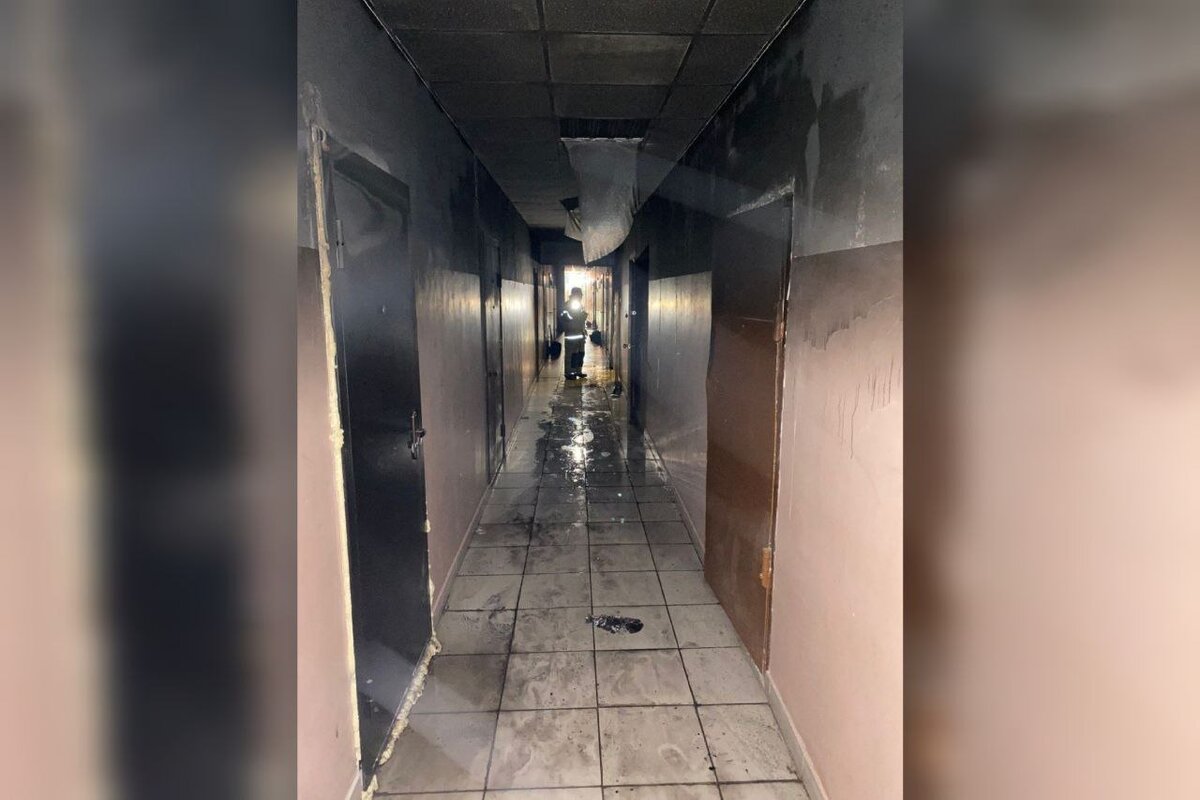  📷    В Оренбурге на пожаре огнеборцы спасли семь человек, трое из которых дети Андрей Севостьянов