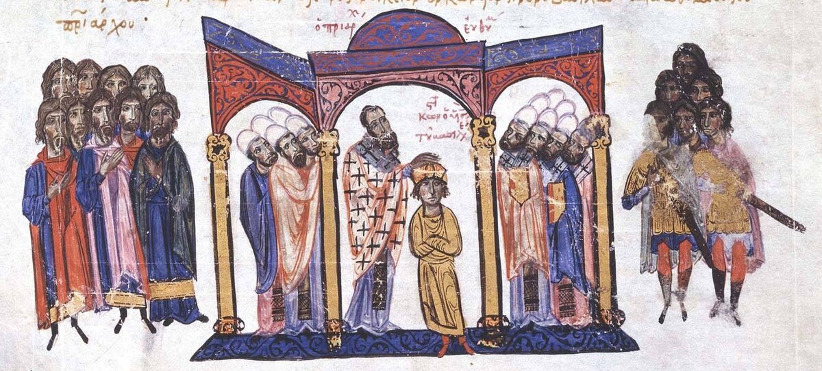 Патриарх Евфимий I коронует Константина VII Багрянородного в со-императоры https://ru.wikipedia.org/wiki/908_%D0%B3%D0%BE%D0%B4#/media/%D0%A4%D0%B0%D0%B9%D0%BB:Coronation_of_Constantine_VII_as_co-emperor_in_908.jpg