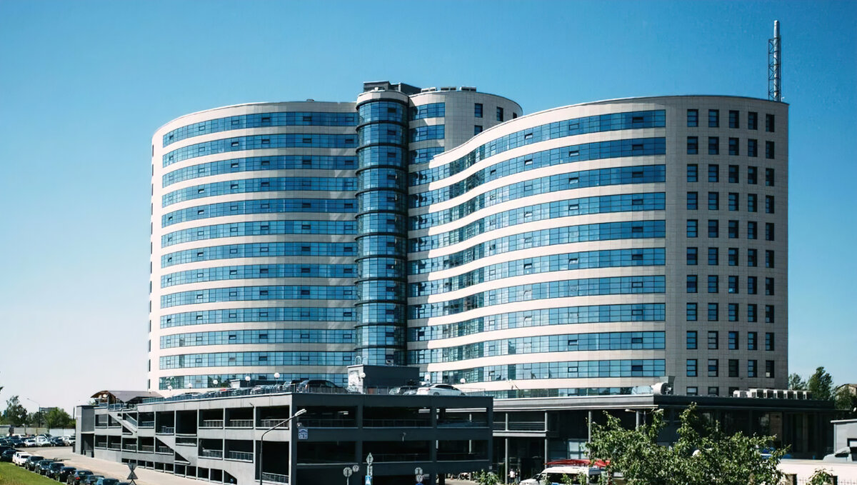 Белая тачка на балконе моя кстати