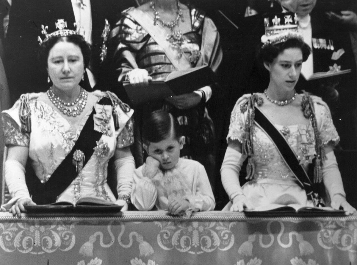    Принц Чарльз с Елизаветой II и королевой-матерью, 1953Topical Press Agency/Getty Images