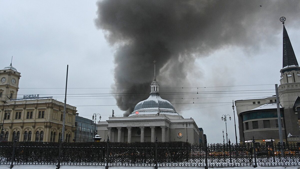    Пожар в районе Комсомольской площади в Москве© РИА Новости . Евгений Одиноков