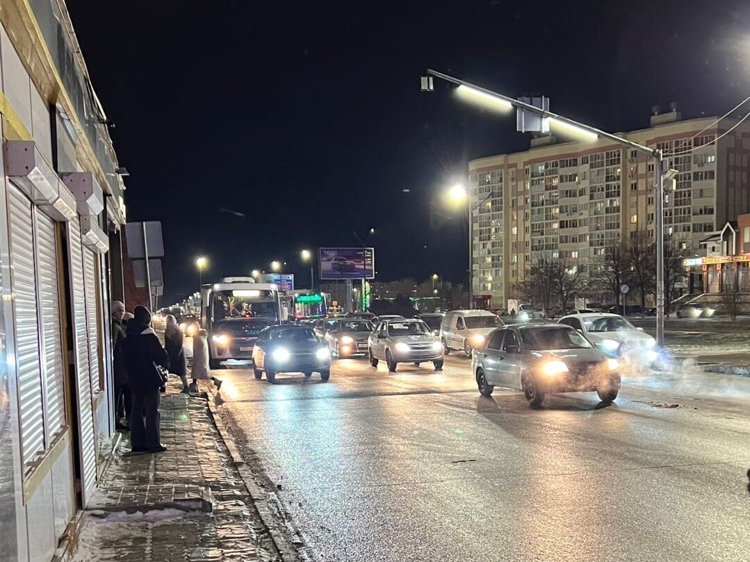 В Нижнекамске задумались об отдельной автобусной полосе - жители не оценили  | Новости Татарстана | Дзен