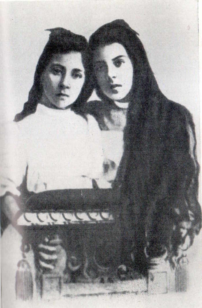 Сестры Мариэтта и Магдалина, Москва, 1890-е Фото: goslitmuz.ru 