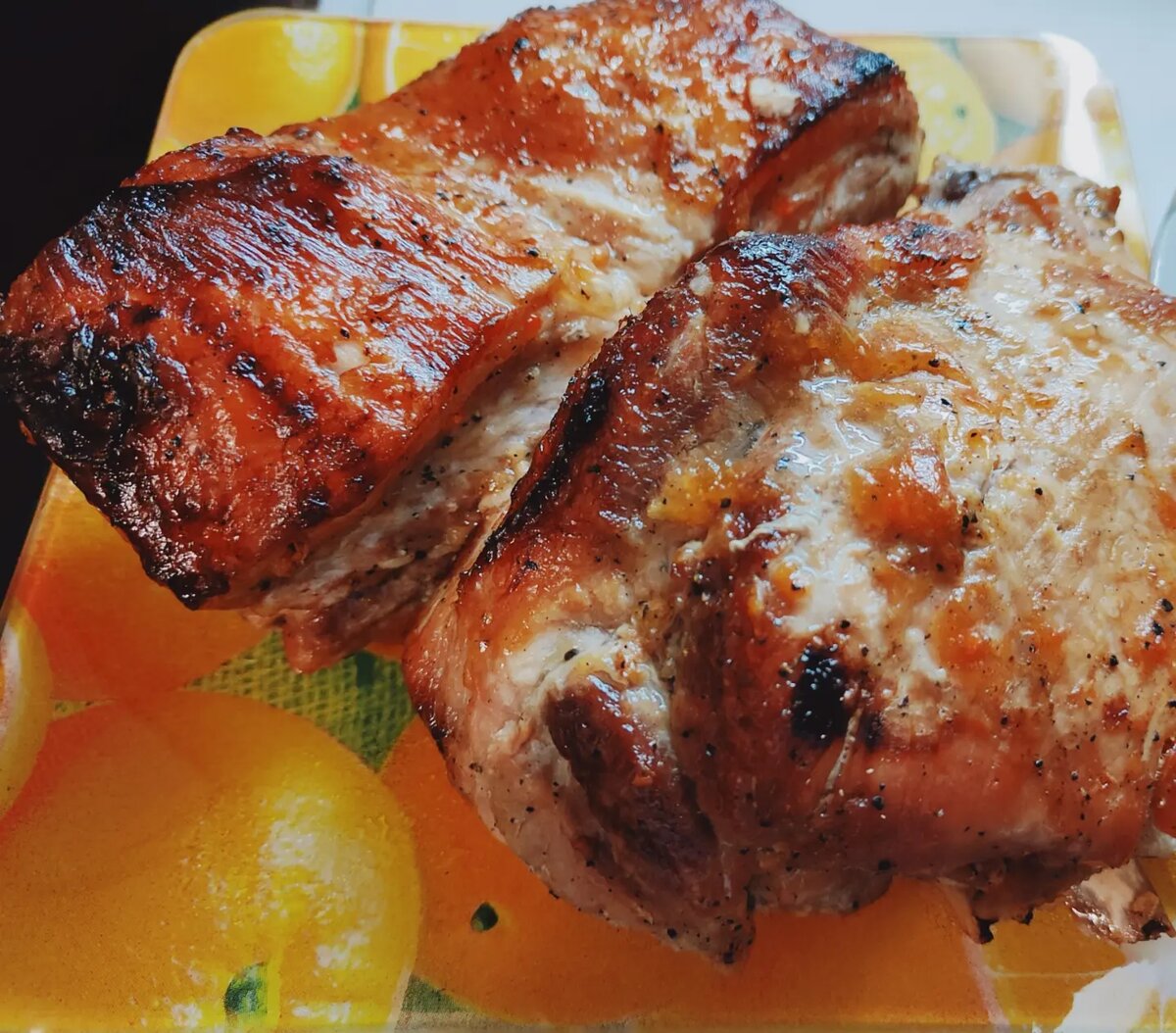 Готовится очень просто, но на вкус - просто пальчики оближешь! Мясо сочное, нежное, пряное, очень мягкое и вкусное! 🤤