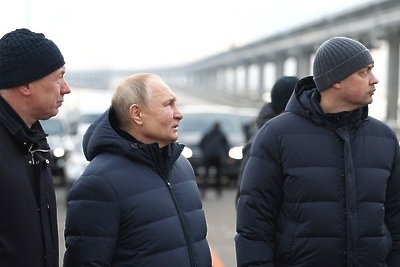    Президент РФ Владимир Путин на Крымском мосту © Сайт президента России