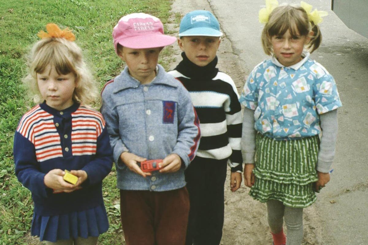 Выглядят, как из сэконда, правда? Только их тогда ещё не было, так что одежду искали все.