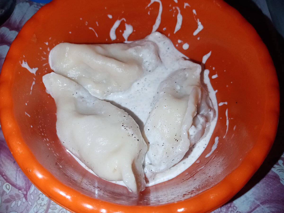 это пельмени, вареники с мясом)