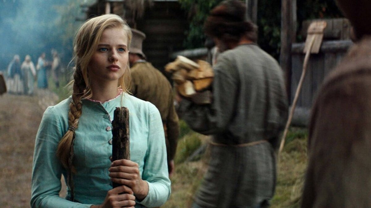        Кадры из фильма «Холоп»