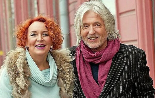 Статный красавец Вячеслав Малежик, обладатель роскошного хрипловатого голоса и магнетической харизмы, был объектом вожделения не одного миллиона безумных советских фанаток.-4