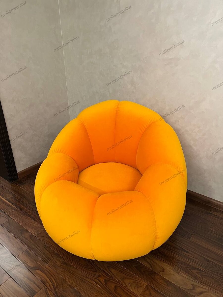 Сейчас предметы интерьера должны быть не только функциональными, но и отлично выглядеть. Все чаще в квартирах и домах можно встретить кресло круглой формы. Такой вариант отлично выглядит и подходит практически под любой дизайн. Может делаться из разнообразных материалов.