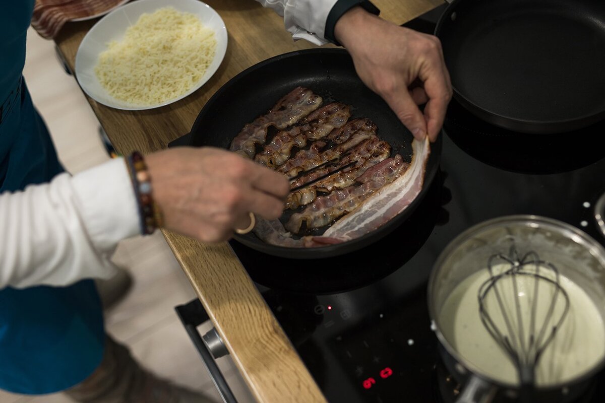 Два рецепта вкуснейших домашних бургеров от шеф-поваров! Один раз  попробовали, и в ресторан больше не хочется. А весь секрет в соусах. | TD  Cooking | Дзен