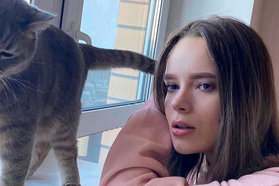     22-летняя дочь Алена Политова находится в реанимации с отравлением препаратами.  социальные сети