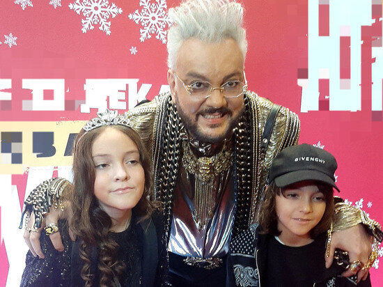     Филипп Киркоров с детьми. / Ульяна Калашникова