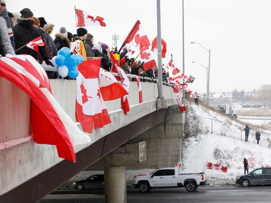 В какой-то момент, от нехватки фантазии, канадские СМИ начали утверждать, что Путин организовал Конвой Свободы. “Это доказывает насколько местные СМИ дискредитированные” говорит B.J. Dichter.
