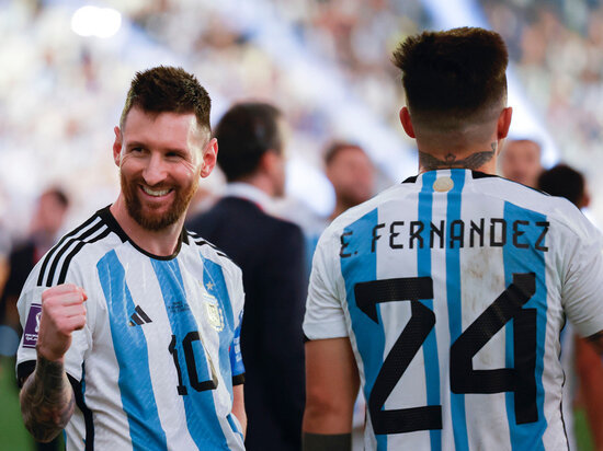     Лионель Месси и Энцо Фернандес. Фото: Wang Lili/XinHua. / Global Look Press