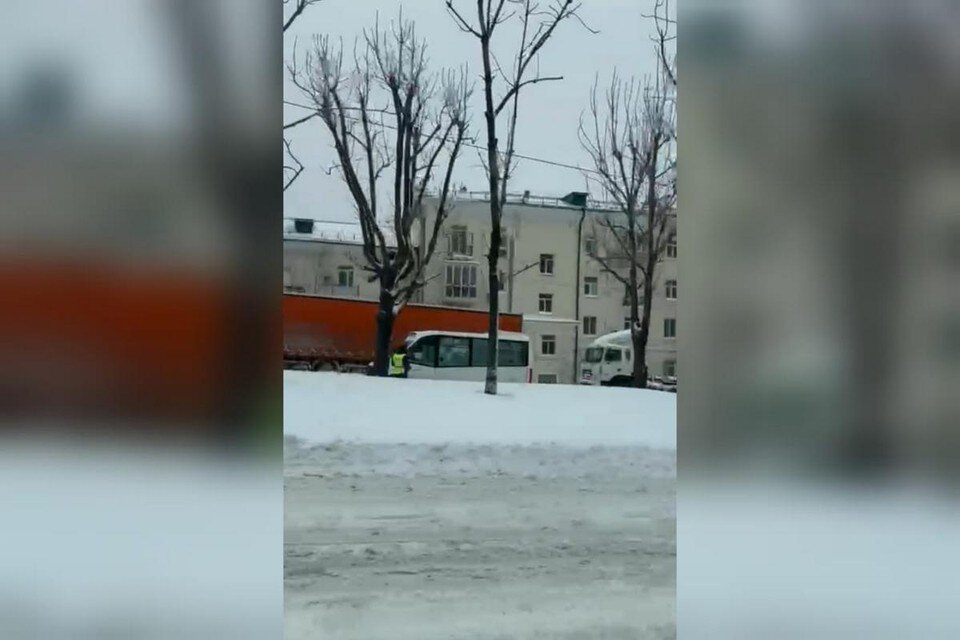     Направлялись большегрузы в сторону Зари.  принтскрин видео.
