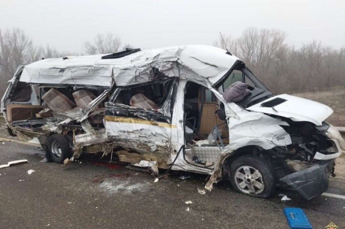    Двое погибли и четверо пострадали в ДТП с маршруткой под Волгоградом