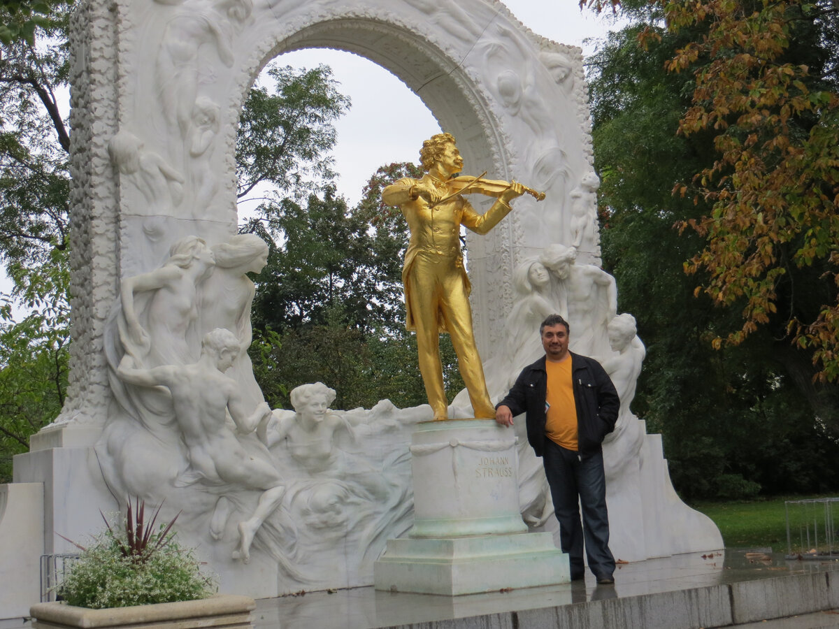 Памятник Иоанну Штраусу II в Вене. Фото: Игорь Мартынов.
