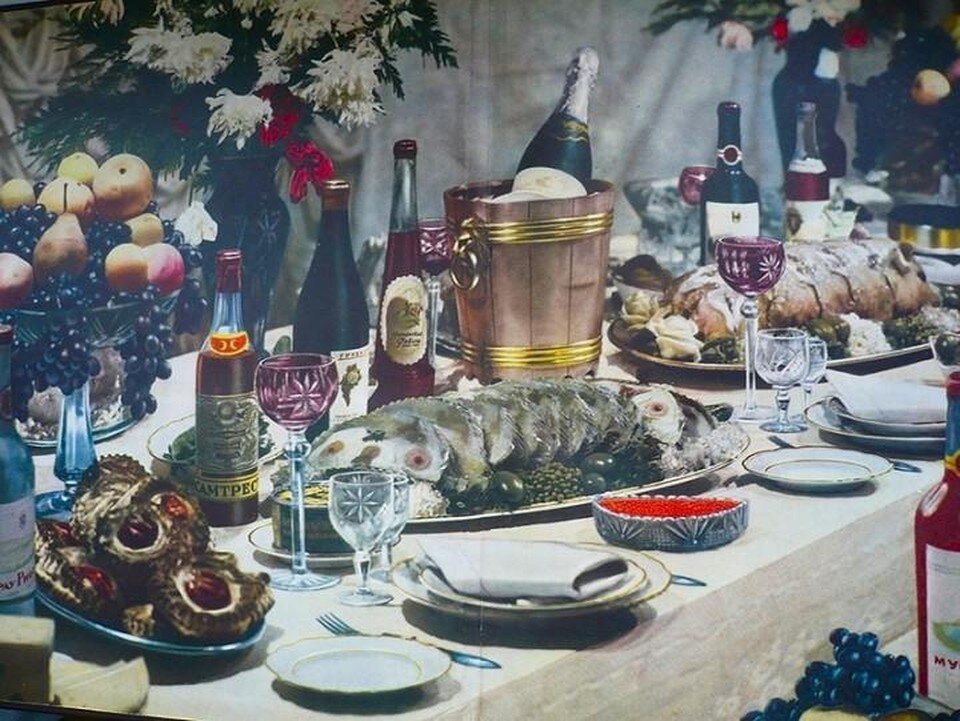     Иллюстрация из "Книги о вкусной и здоровой пище", воспевающей советское продуктовое многообразие.