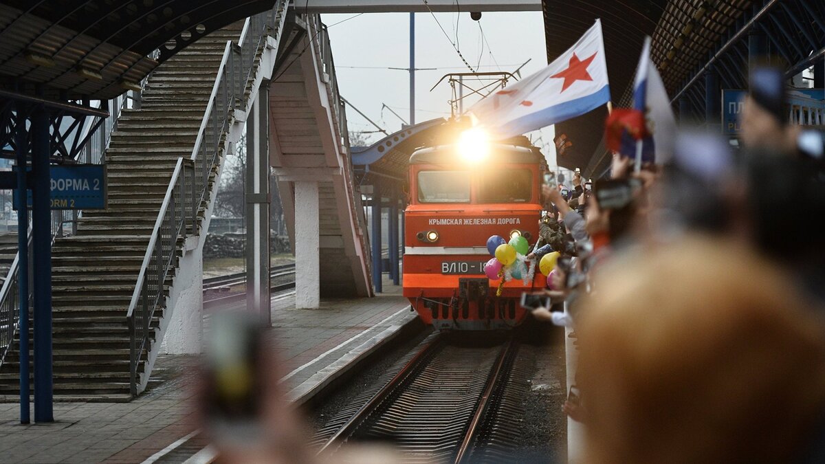    Прибытие пассажирского поезда "Таврия" в Крым© РИА Новости . Константин Михальчевский